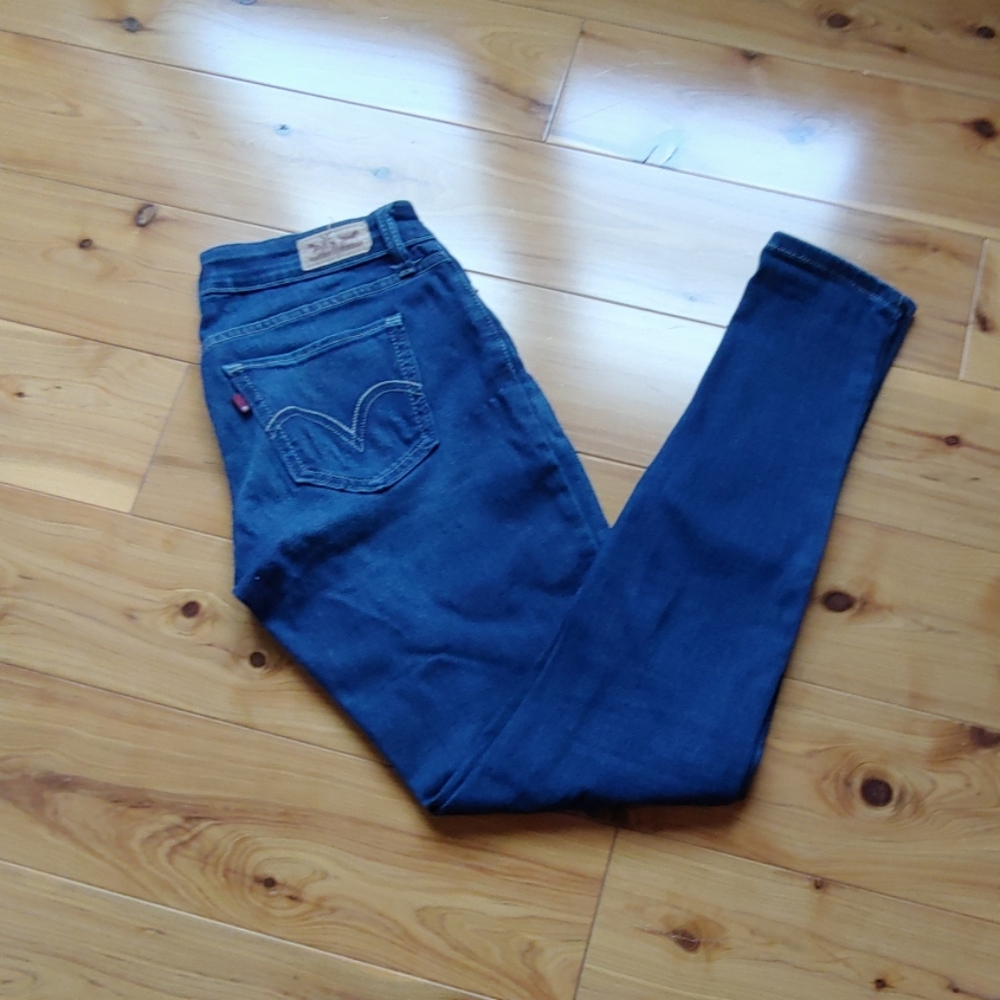 Levis